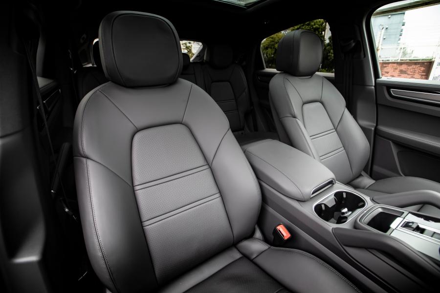 Интерьер Porsche Cayenne Coupe 2020 года  (JP) (фото 7 из 21)